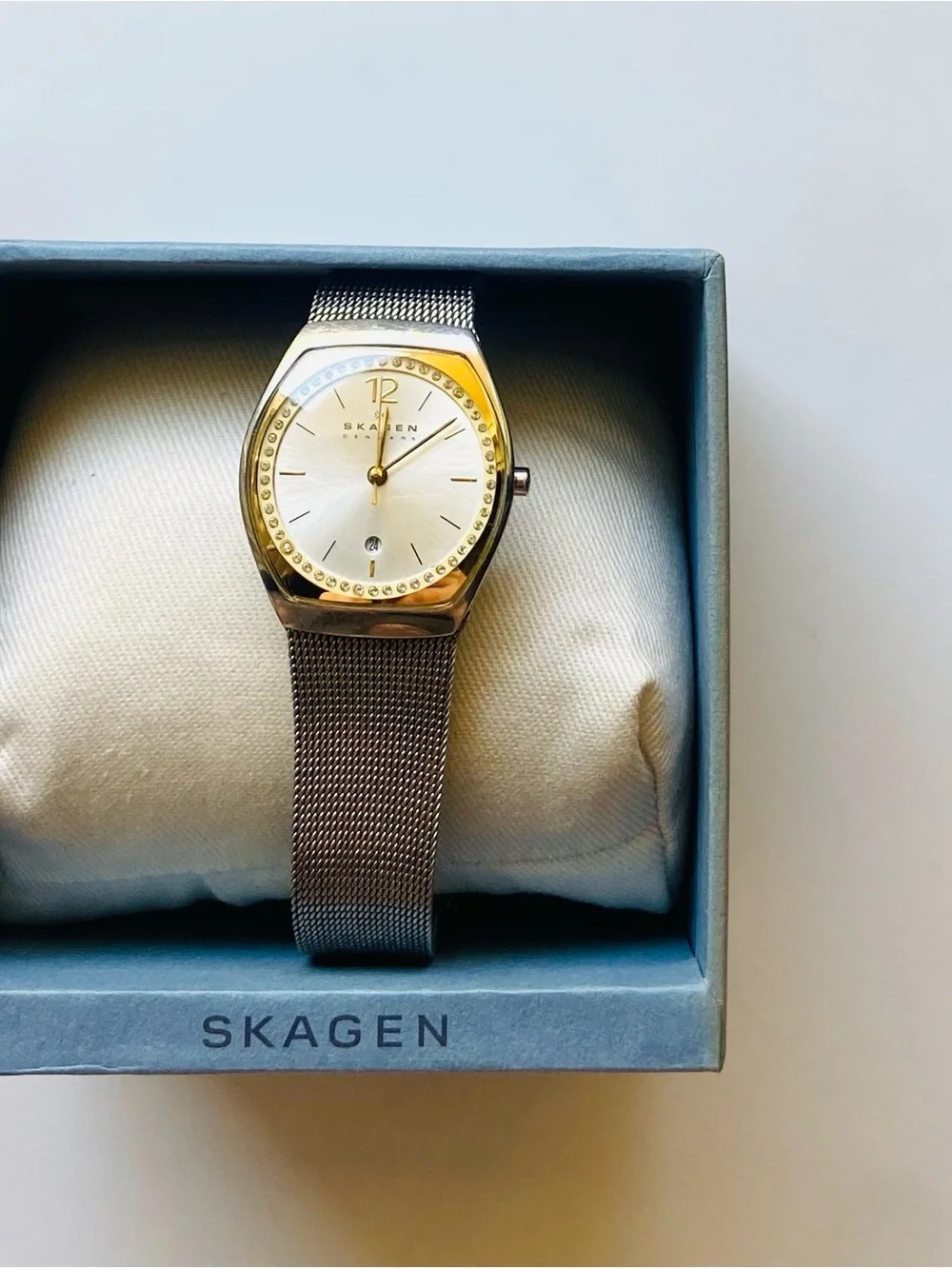 Stunning Skagen Bracelet Watch with Crystal Accents and Gold Face, original box